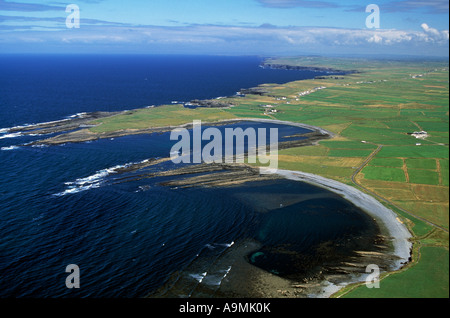 La côte ouest de l'Atlantique sauvage d'Irlande à partir de l'air, loop head, dans le comté de Clare, façon sauvage de l'Atlantique Banque D'Images
