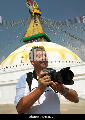 Photographe sur emplacement à Stupa Boudhanath à Katmandou au Népal Banque D'Images