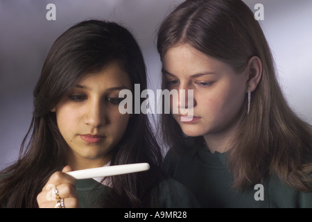 3322 Teenage school modèle pousse publié Banque D'Images