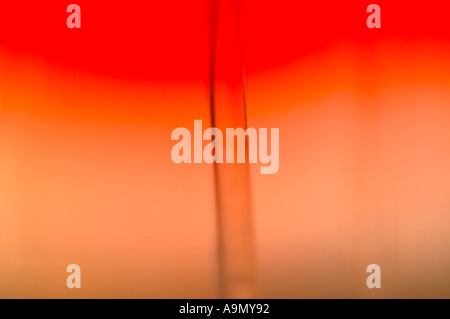 Close up of swirling verre rouge Banque D'Images