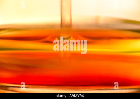 Close up of swirling verre rouge Banque D'Images