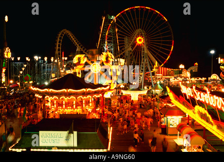 Manèges à Boardwalk de Wildwood NJ nuit Banque D'Images