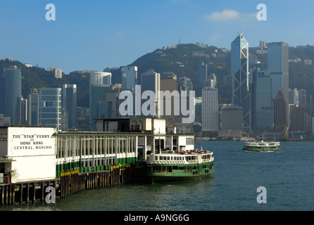 Public Star Ferry Pier à Kowloon, Hong Kong Banque D'Images