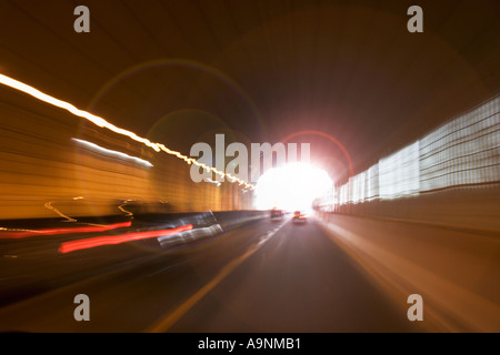 La circulation en tunnel routier Banque D'Images