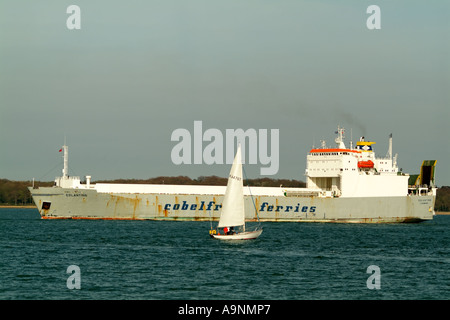 Le Edlantine de Cobelfret Ferries company sur Southampton Water le sud de l'Angleterre Royaume-Uni UK Banque D'Images