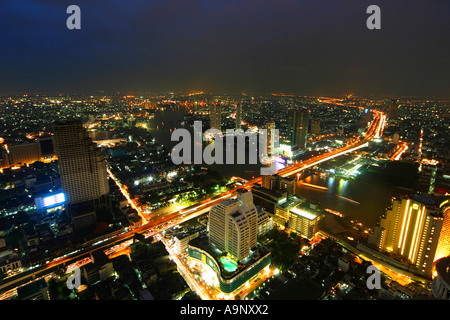 Vue depuis le bar haut de State Tower Bangkok Banque D'Images