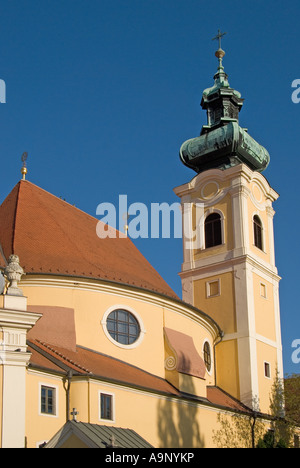 Western Transdanubia, Gyor, Hongrie. Église des Carmes (1725) sur l'Becsi kapu ter (square) Banque D'Images