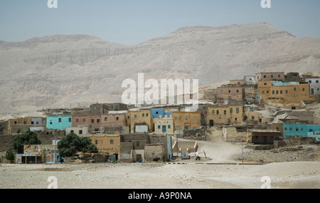 Village typiquement égyptien proche de la Vallée des Rois, Louxor, Egypte. Banque D'Images