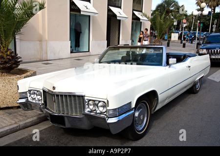 Vu dans une rue de Nice sur la Cote d Azur une Cadillac Deville 1970 Banque D'Images