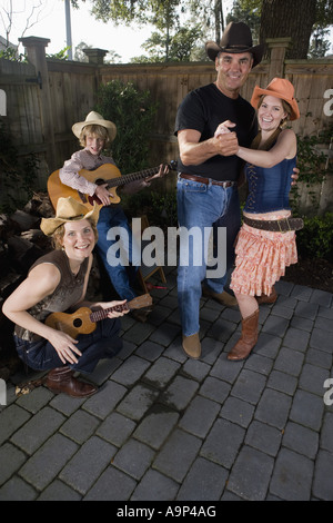 Jeu de famille country music et danser ensemble Banque D'Images