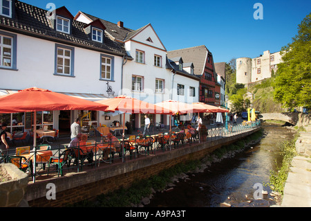 Cafés par la Bad Munstereifel Erft en Rhénanie, historique, l'Allemagne, de l'Europe Banque D'Images