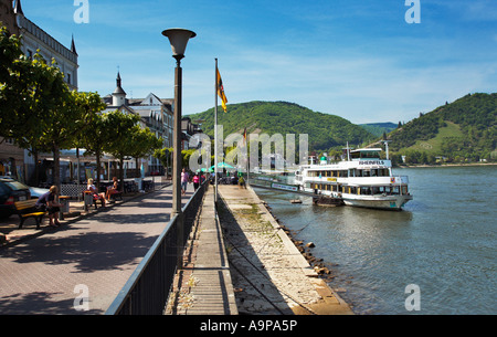 Croisière sur le fleuve du Rhin bateau amarré à la jolie ville de Boppard en Rhénanie, l'Allemagne, de l'Europe Banque D'Images