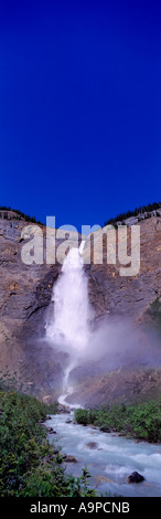 Les chutes Takakkaw, dans le parc national Yoho, Canadian Rockies, BC, en Colombie-Britannique, Canada - Cascade sur la rivière Kicking Horse Banque D'Images