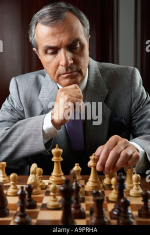 Chef de la lecture d'un jeu d'échecs Banque D'Images