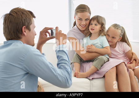 Famille posant pour une photographie Banque D'Images