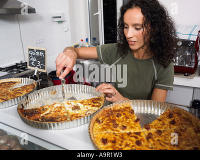 La préparation de la nourriture en épicerie fine cuisine Banque D'Images