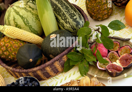 Sélection de fruits et légumes à l'Assemblée Abergavenny Food Festival Monmouthshire au Pays de Galles UK Banque D'Images