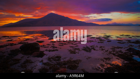 Vue panoramique SUR L'ÎLE DE SKYE AVEC LE COUCHER DU SOLEIL DE LA CÔTE OUEST Banque D'Images