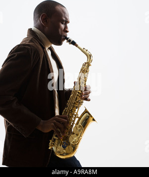 Man playing saxophone Banque D'Images