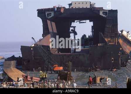 Chantier de démolition des navires à Alang Banque D'Images