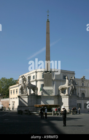 Fontaine du Quirinal et obélisque à Rome, Italie. Banque D'Images