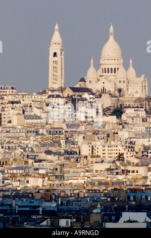 Le sacré Cœur, Montmartre Paris pris de l'Arc de Triomphe Banque D'Images