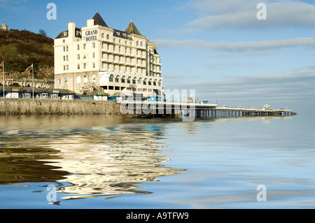 Grand Hotel Llandudno et pier Banque D'Images