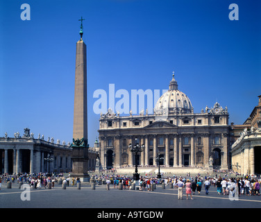 Basilique Saint Pierre SAINT PETERS SQUARE VATICAN ROME ITALIE Banque D'Images