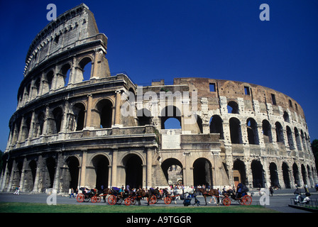 Voitures à cheval ruines Italie ROME Colisée romain Banque D'Images