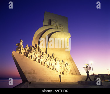 MONUMENT AUX NAVIGATEURS DÉCOUVERTES PRINCE HENRY LE NAVIGATEUR (©COTTINELLI TELMO & DE ALMEIDA 1960) LISBONNE PORTUGAL Banque D'Images