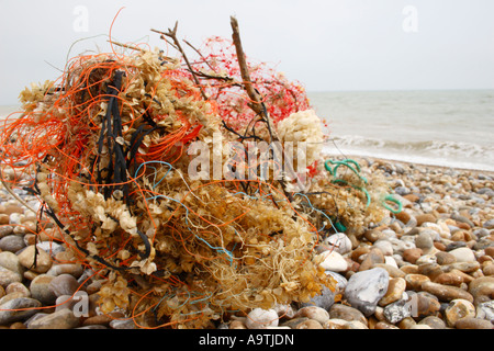 Flotsam and Jetsam échoués sur la plage. Banque D'Images