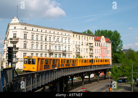 Schlesisches Tor Berlin Kreuzberg tube Banque D'Images