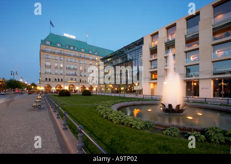 Berlin Paris Square Hotel Adlon Academy of Art DZ BANK Banque D'Images