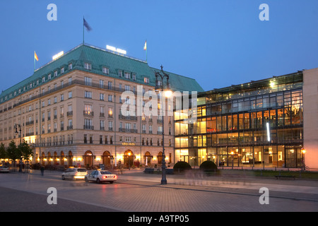 Berlin Paris Square Hotel Adlon academy of art Guenter architecte Behnisch qui construit le olympüic stadium à Munich Banque D'Images