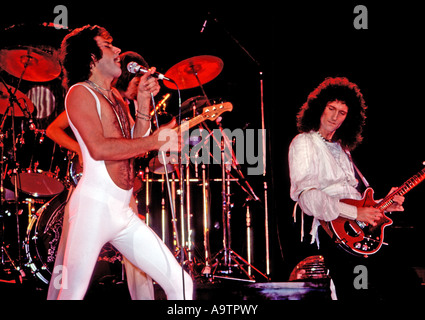 Le groupe britannique queen avec Freddie Mercury Brian May et à gauche en mars 1977 Banque D'Images