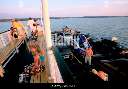 Le lac Balaton en Hongrie : le ferry qui traverse le lac quitte la ville de Tihany pour prendre les touristes vers d'autres villes sur le lac Banque D'Images