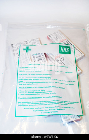Boîtes de médicaments stéroïdes Prednisolone dans un sac du NHS. Banque D'Images