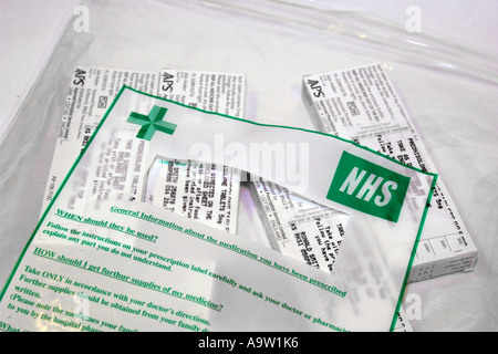 Boîtes de médicaments stéroïdes Prednisolone dans un sac du NHS. Banque D'Images