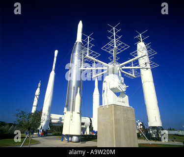 Jardin FUSÉE KENNEDY SPACE CENTER VISITOR COMPLEX MERRITT ISLAND FLORIDA USA Banque D'Images
