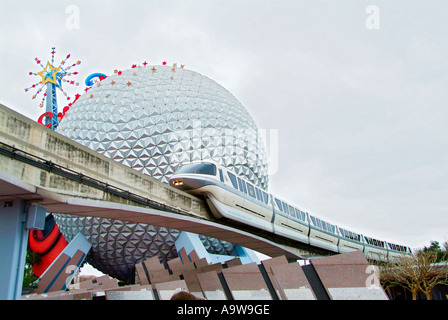 Service de transport Monorail Spaceship Earth au Centre Epcot à Walt Disney World Orlando Floride FL le parc à thème Banque D'Images