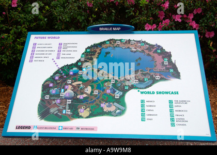 La carte Les indications en braille au Centre Epcot à Walt Disney World Orlando Floride FL le parc à thème Banque D'Images