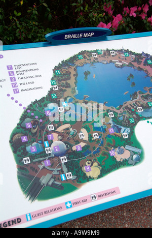 La carte Les indications en braille au Centre Epcot à Walt Disney World Orlando Floride FL le parc à thème Banque D'Images