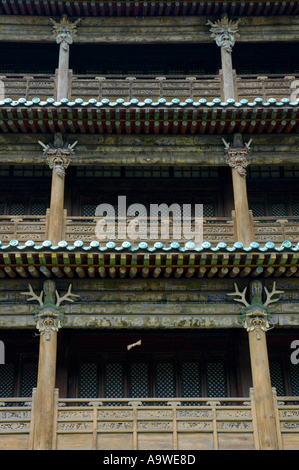 Chine Shanxi Datong Yungang Shiku Grottes près de temple en bois à l'entrée Banque D'Images