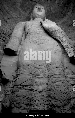 Chine Shanxi Datong Yungang Shiku Grottes près de la statue du Bouddha Géant sculpté à l'intérieur d'une grotte Banque D'Images