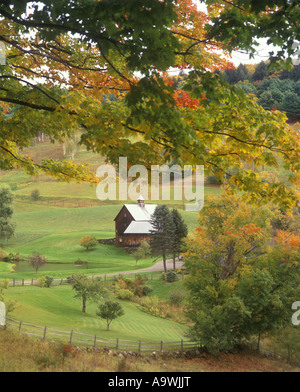 Automne FEUILLAGE PITTORESQUE FERME GRIS WOODSTOCK VERMONT USA Banque D'Images