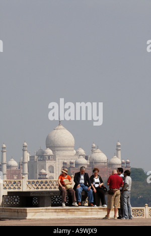 Taj Mahal de l'intérieur du fort d'Agra Uttar Pradesh, Inde Banque D'Images