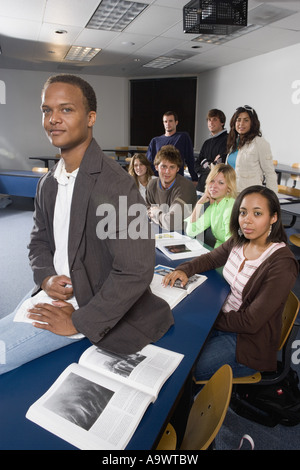 Portrait d'Enseignant et élèves en classe Banque D'Images