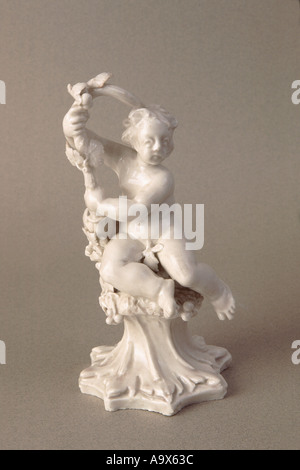 Un chandelier blanc Porcelaine Bow la figure d'un putto vers 1750 Banque D'Images