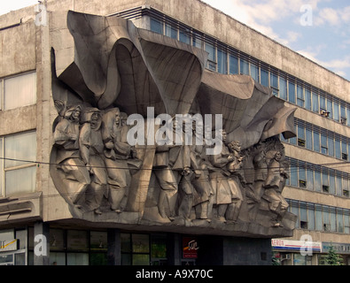 Le réalisme socialiste soviétique de modernisme, d'aide intitulé "Solidarité" au centre-ville de Minsk Belarus Banque D'Images