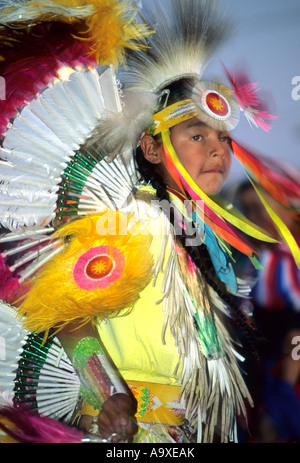 Jeune danseuse de Powpow, une rencontre traditionnelle de Northamerican Indians, Canada, Alberta, Standoff Banque D'Images